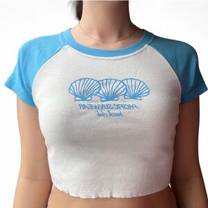 PacSun Blue and White Shell Graphic Crop Top